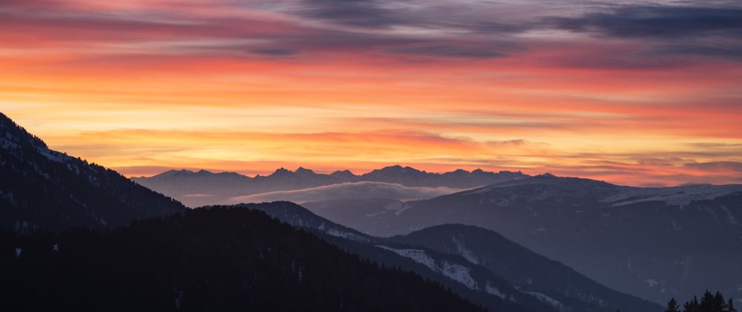 Бидэнтэй холбогдох